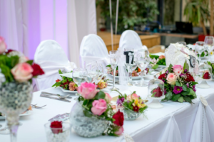 Dining setting with flowers 