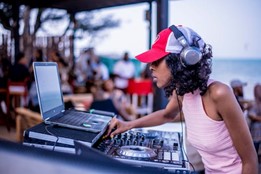 Read more about the article How to Choose the Perfect DJ for Your Wedding Day?